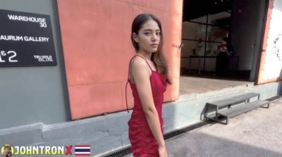 彼女はJohnTronX – Deyのアートワークが大好きです[日]